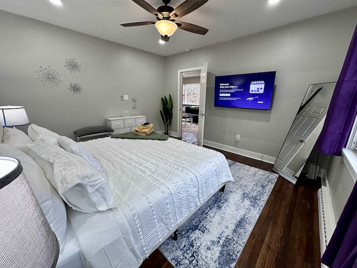 BEDROOM 1 - MAIN FLOOR - KING