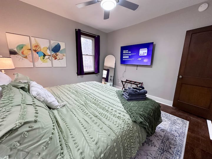 BEDROOM 3 - MAIN FLOOR - KING