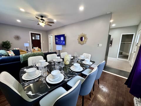 Peaceful Giant House close to city