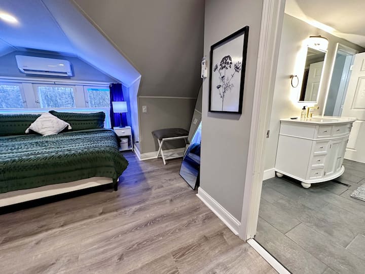 BEDROOM  - 2ND FLOOR - KING