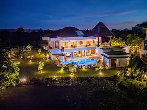 Sky Haven Retreat: 6BR Villa in Balangan, Uluwatu.