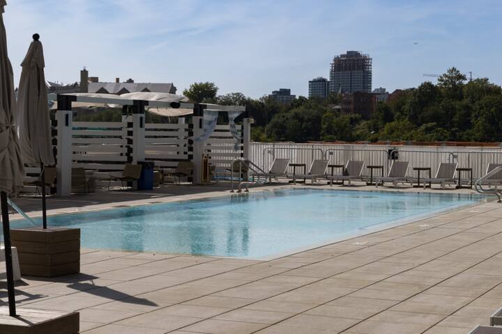 Chique Loft 15 Min from NYC with City View & Pool gallery image 4