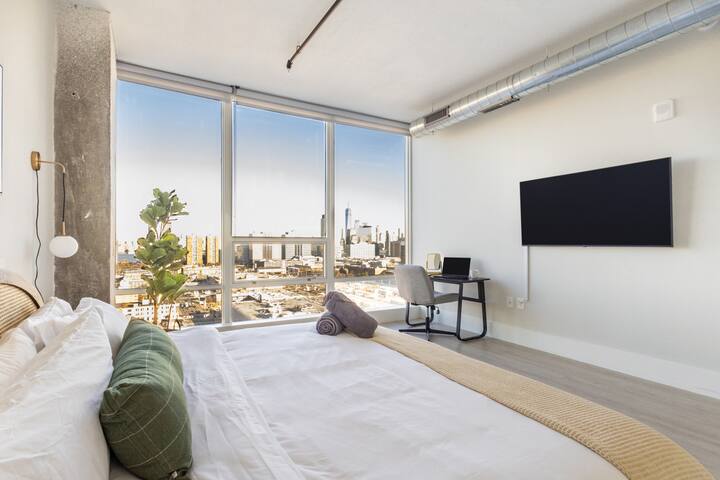 Chique Loft 15 Min from NYC with City View & Pool gallery image 3