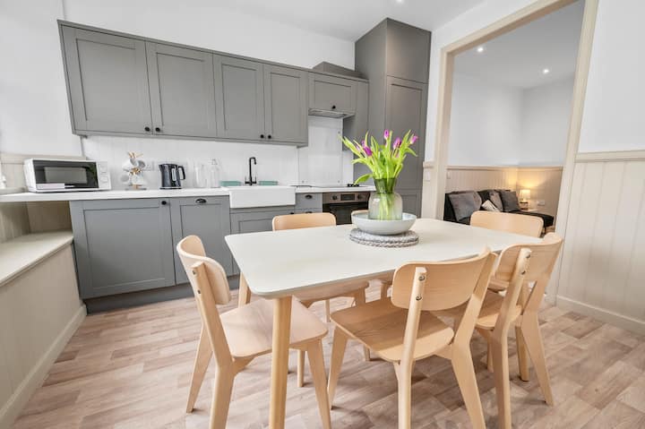 Luxury 3bd Central Apt With Tower & Seaviews - Oban