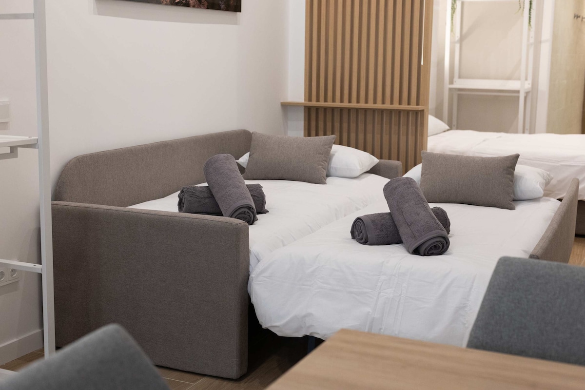 Successful Airbnb property: City of Arts Apt w/ Terrace & AC 4 in Quatre Carreres