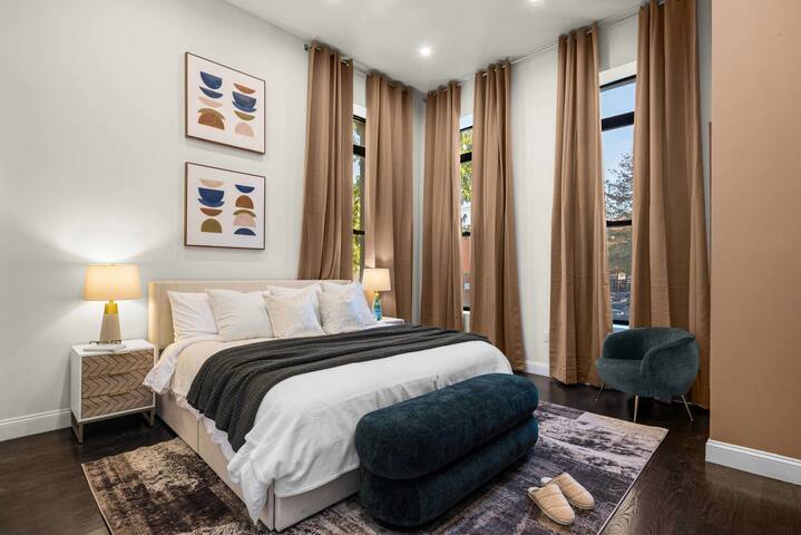 Stylish 3BR Designer Home in Harlem!