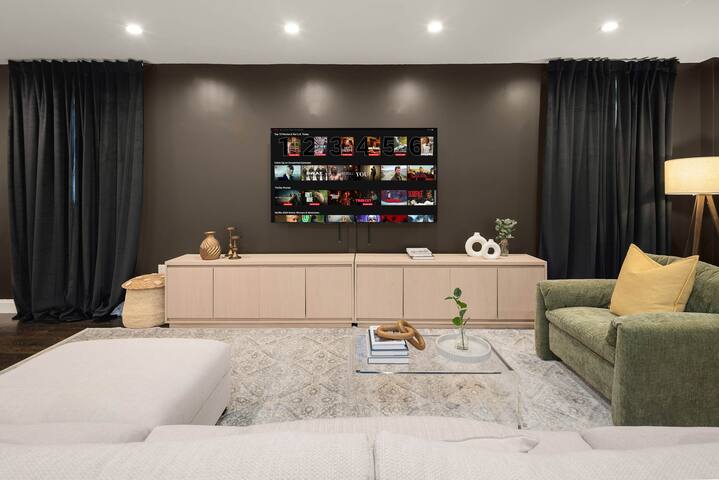 Stylish 3BR Designer Home in Harlem! gallery image 3