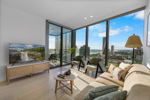 Brand NEW Beach Getaway | Parking & Infinity Pool