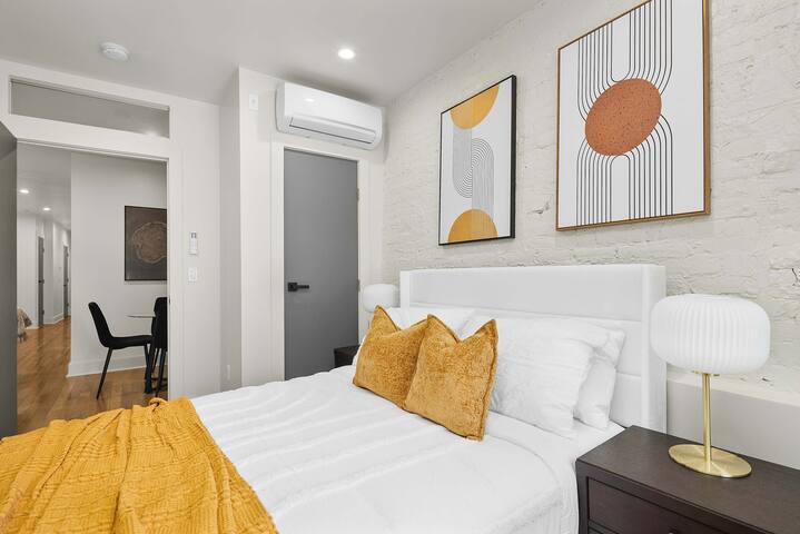 Prime NYC Location 4BR Spacious Haven gallery image 5