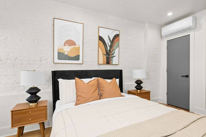 Prime NYC Location 4BR Spacious Haven gallery image 2