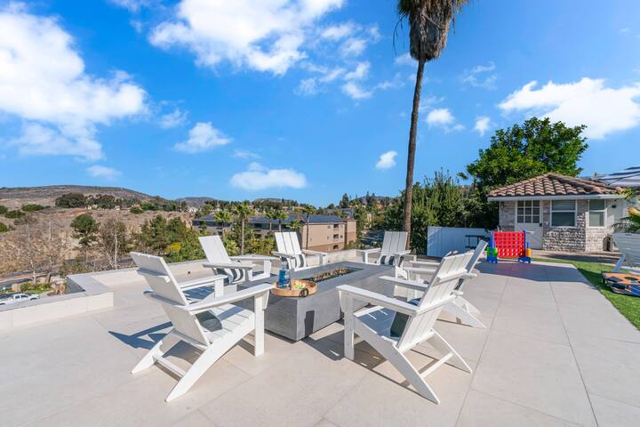 Pool|Fire Pit|King Bed| Sunroom & Mountain Views! gallery image 2