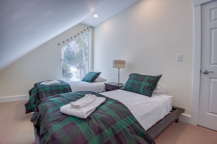 Dhoma e katërt e gjumit me dy binjakë