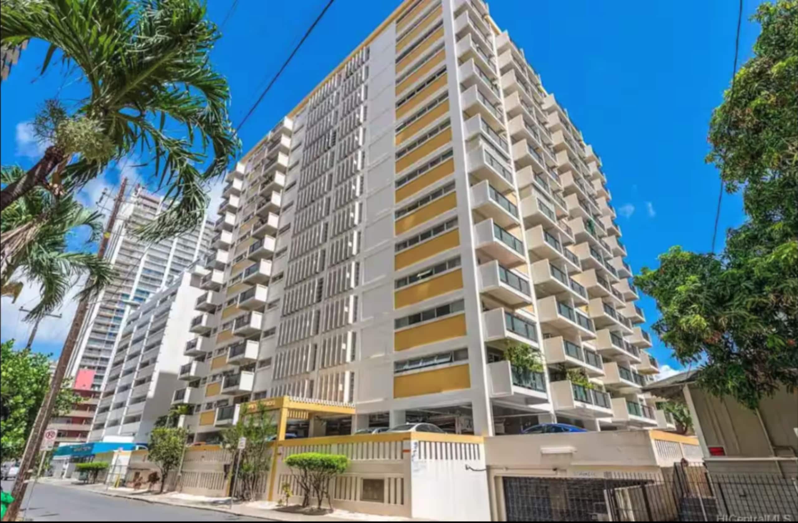 Condo in Honolulu · ★5.0 · 2 bedrooms · 5 beds · 2 baths - Image 38
