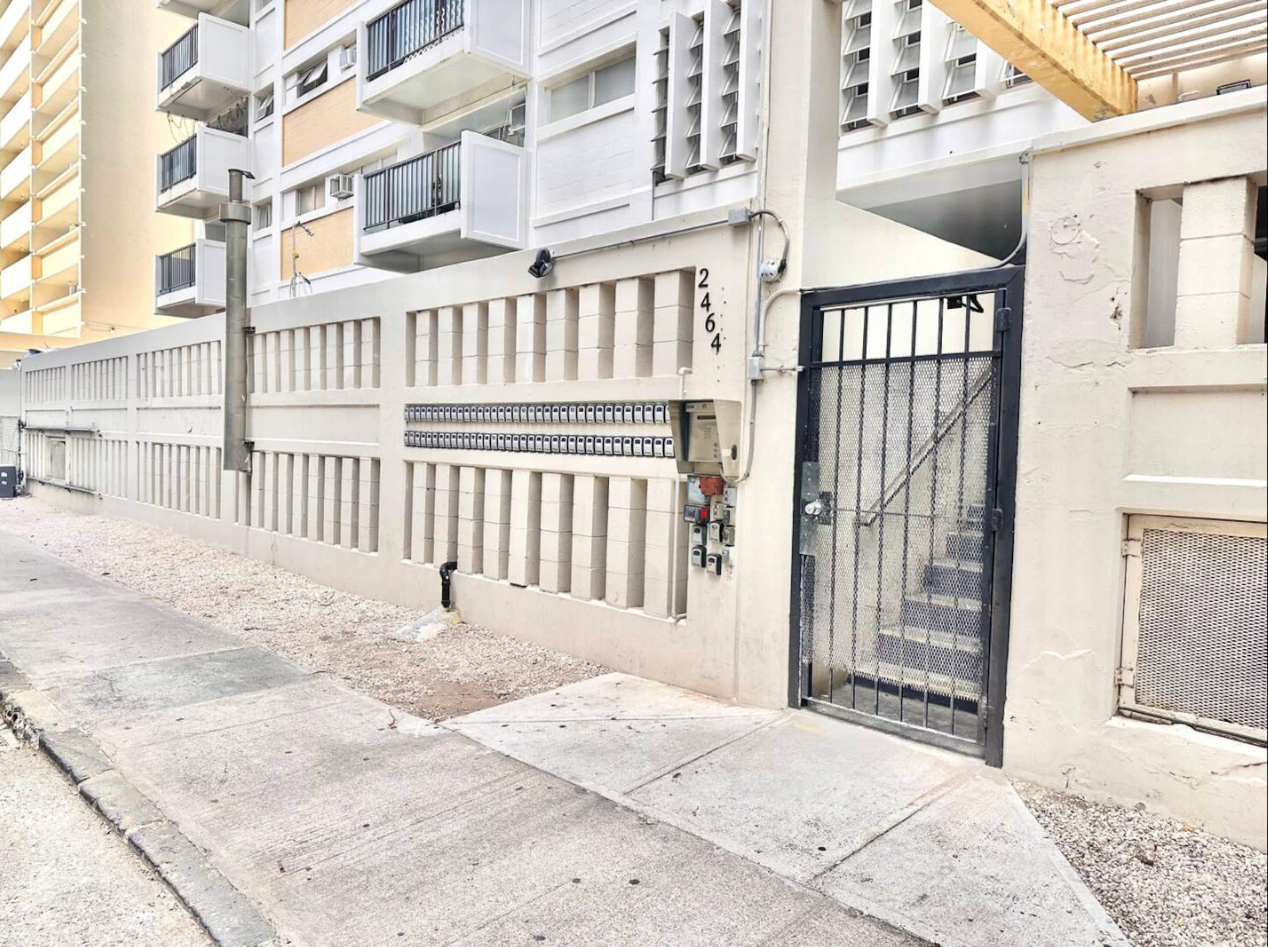 Condo in Honolulu · ★5.0 · 2 bedrooms · 5 beds · 2 baths - Image 39