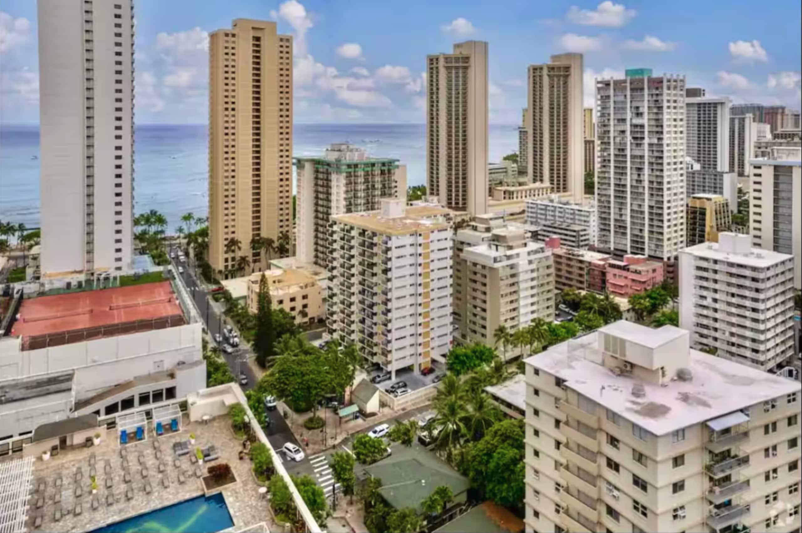 Condo in Honolulu · ★5.0 · 2 bedrooms · 5 beds · 2 baths - Image 43