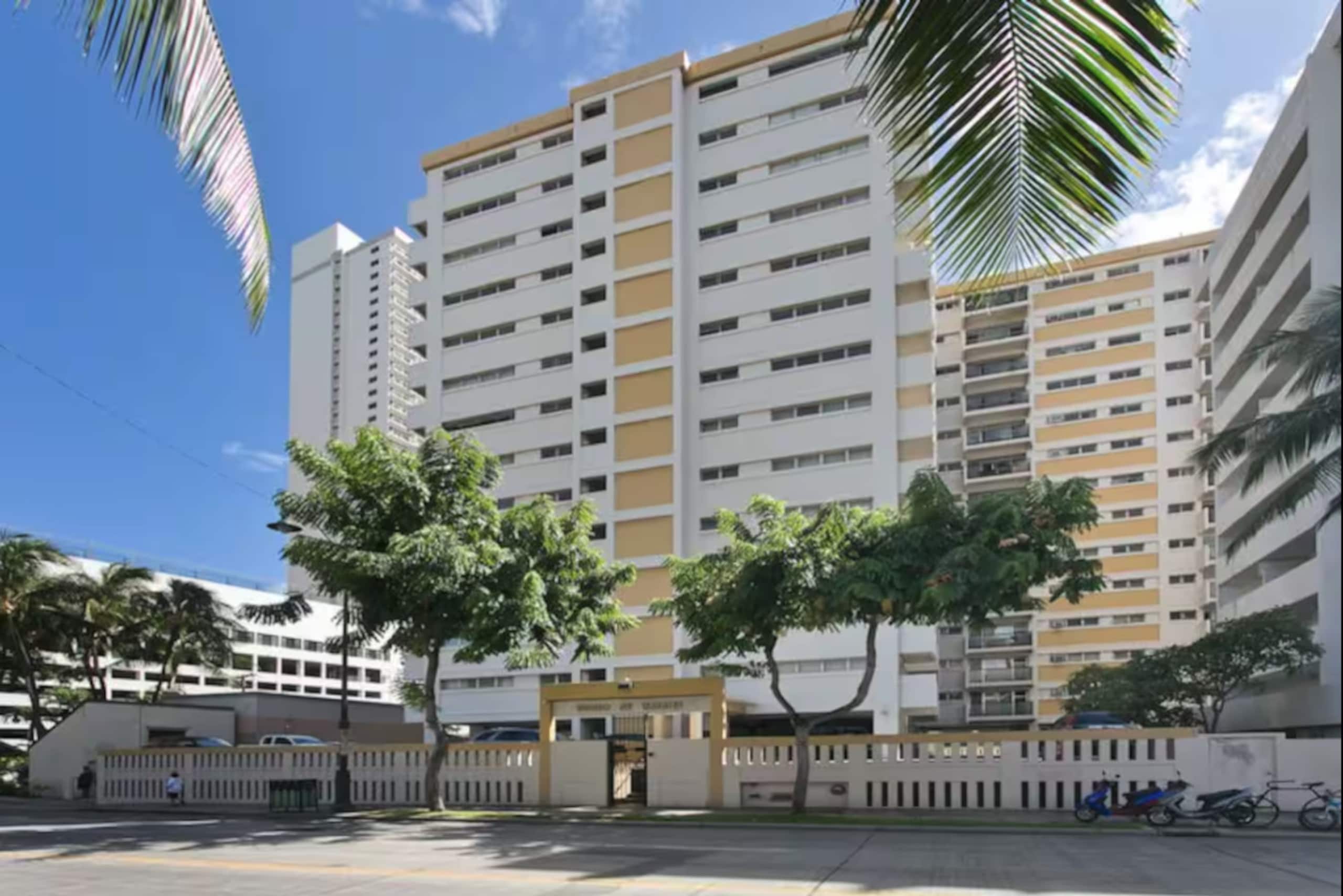 Condo in Honolulu · ★5.0 · 2 bedrooms · 5 beds · 2 baths - Image 40