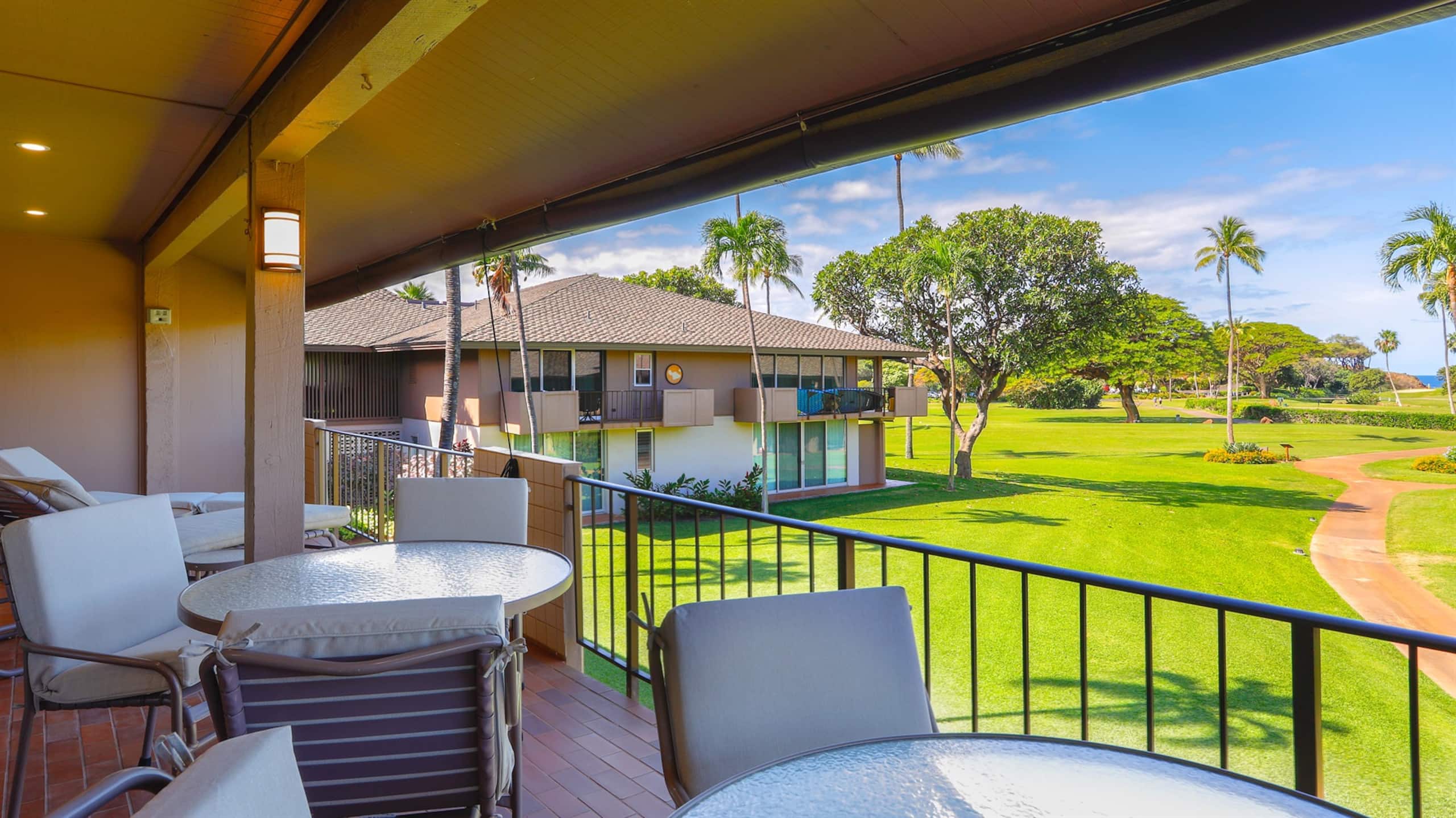 Condo in Lahaina · ★5.0 · 2 bedrooms · 3 beds · 2 baths - Image 2