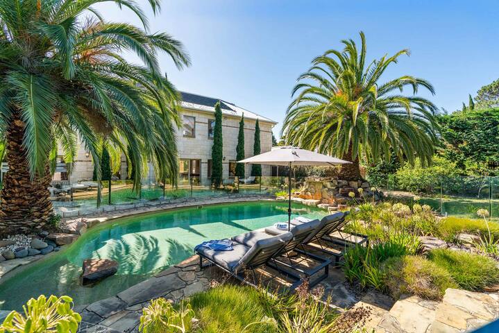 South Beach Resort | Bay Views | Pool | Games gallery image 2