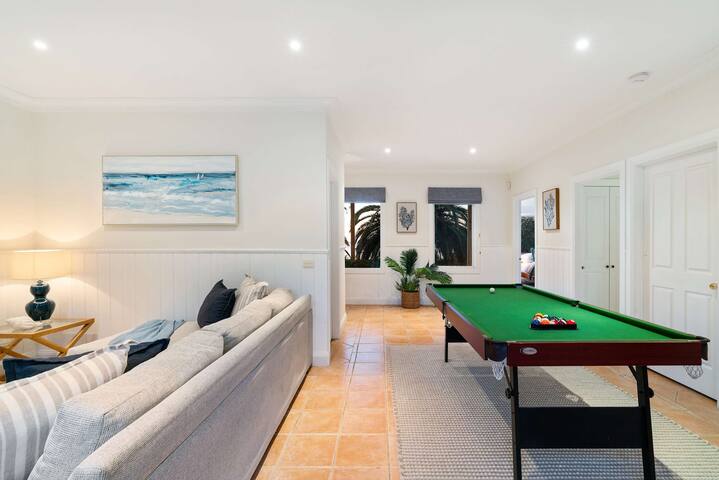 South Beach Resort | Bay Views | Pool | Games gallery image 5