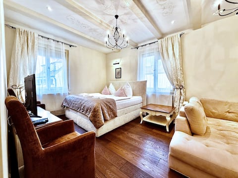 Historic Charles Bridge 2BDR Apartment