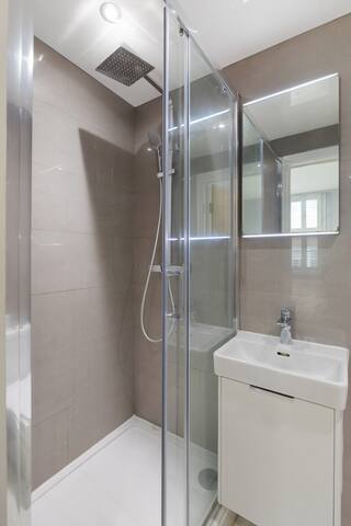 Cosy Convenient 5 Bedroom Flat in Paddington gallery image 5