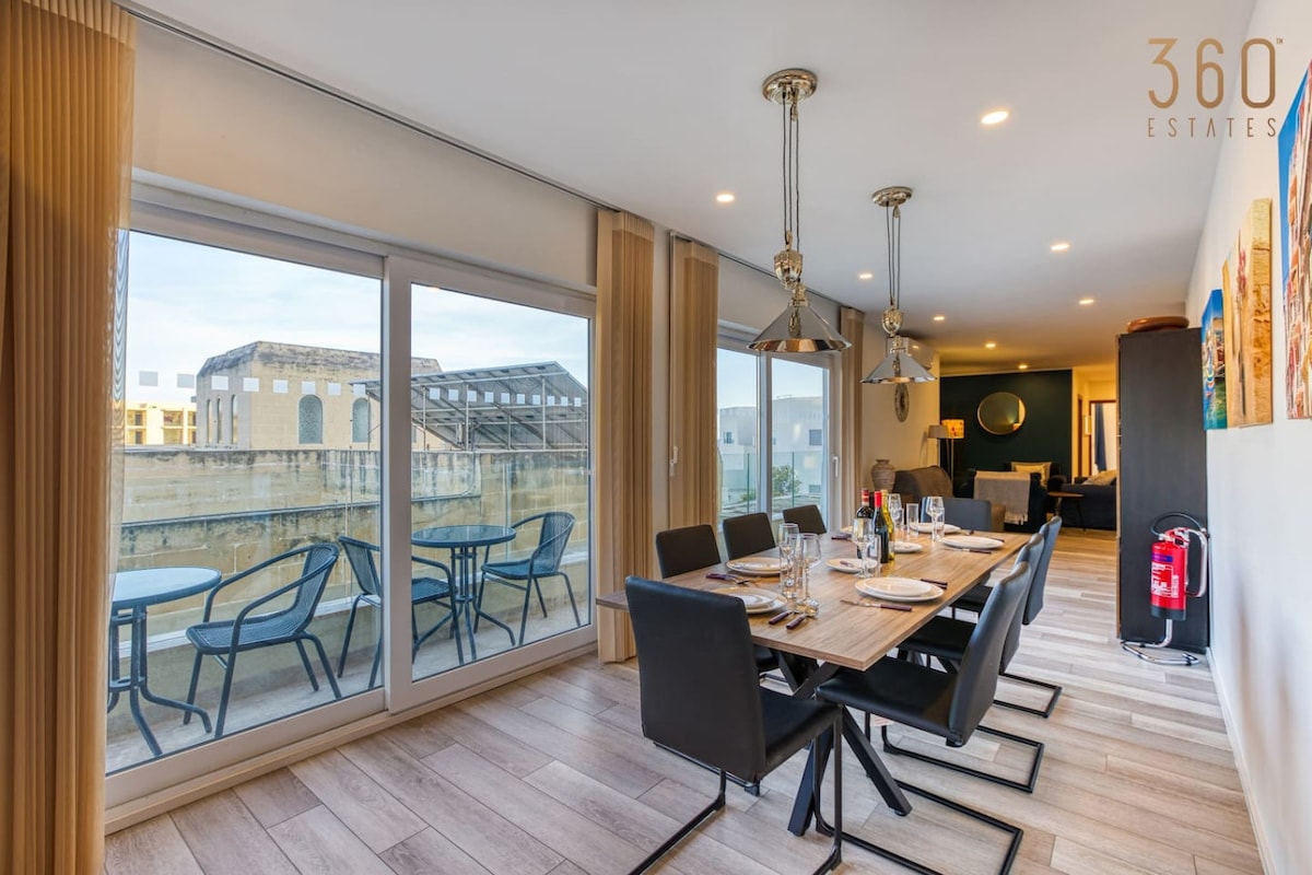 Beautiful 3BR designer home with WIFI&AC w/Balcony