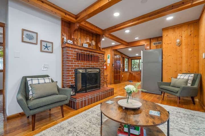 Betty's Place. Hot Tub-sauna-1 Block From Ocean! - Cannon Beach, OR