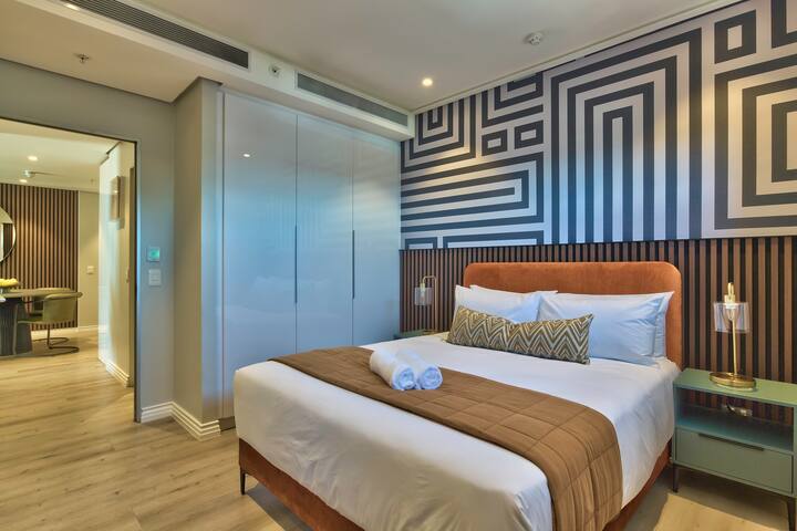 Sophisticated Stay: Pool, Gym & Terrace gallery image 4