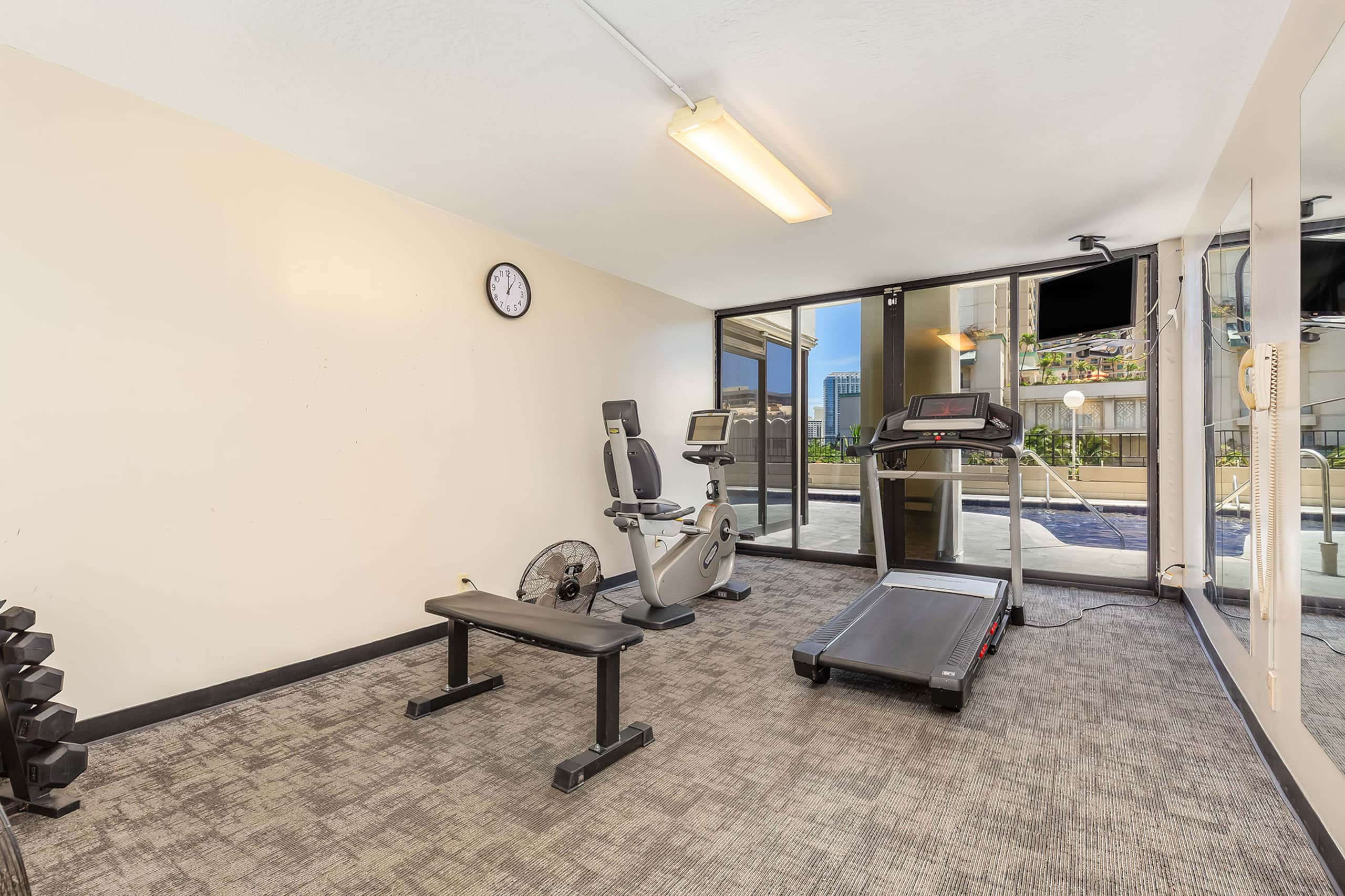 Condo in Honolulu · ★4.5 · Studio · 2 beds · 1 private bath - Image 14