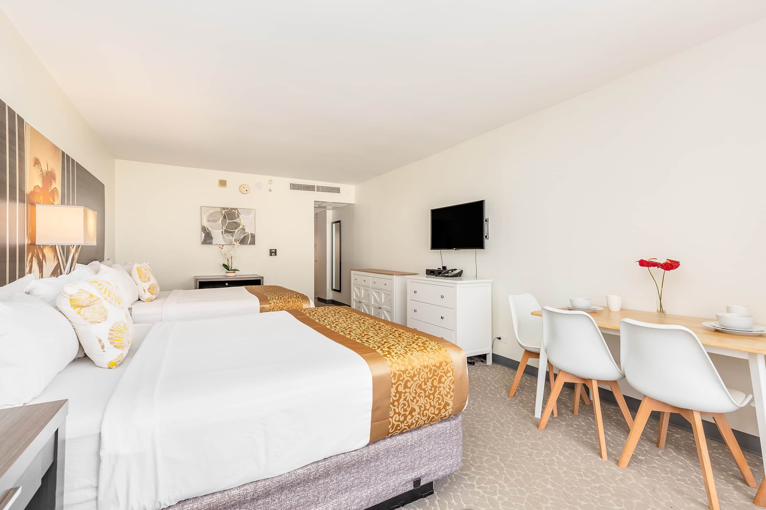 Condo in Honolulu · ★4.5 · Studio · 2 beds · 1 private bath - Image 6