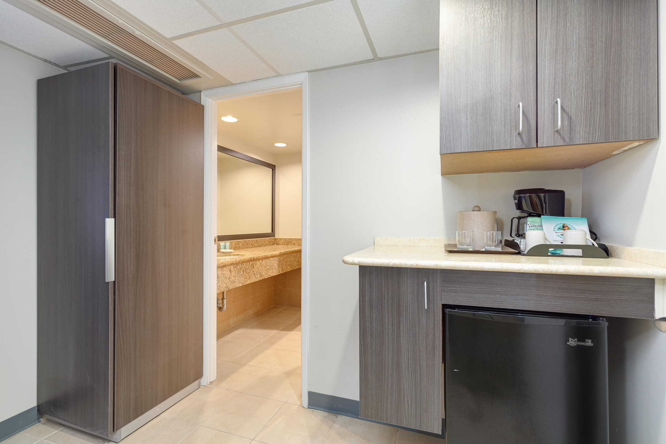 Condo in Honolulu · ★4.5 · Studio · 2 beds · 1 private bath - Image 16