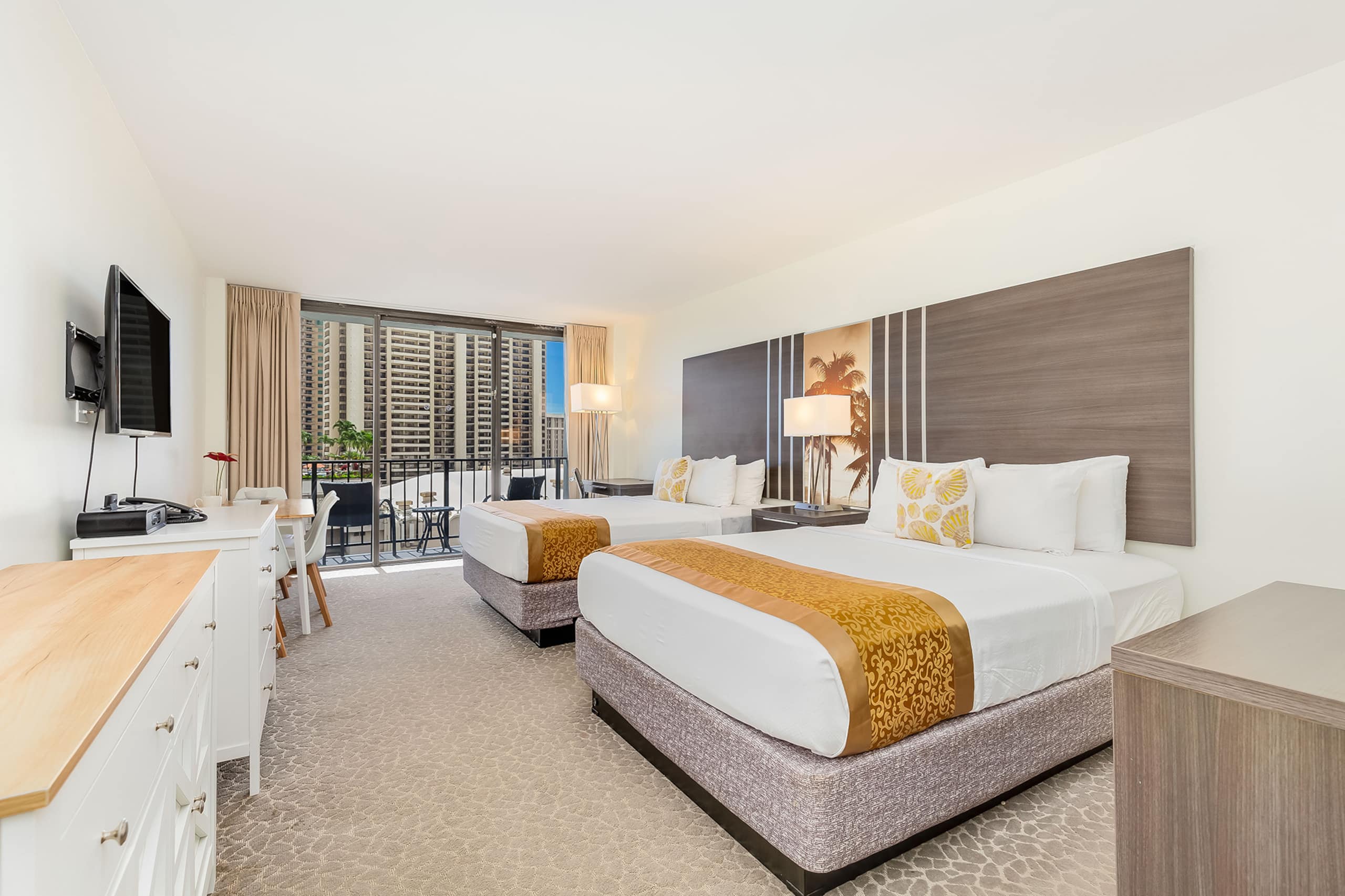 Condo in Honolulu · ★4.5 · Studio · 2 beds · 1 private bath - Image 2