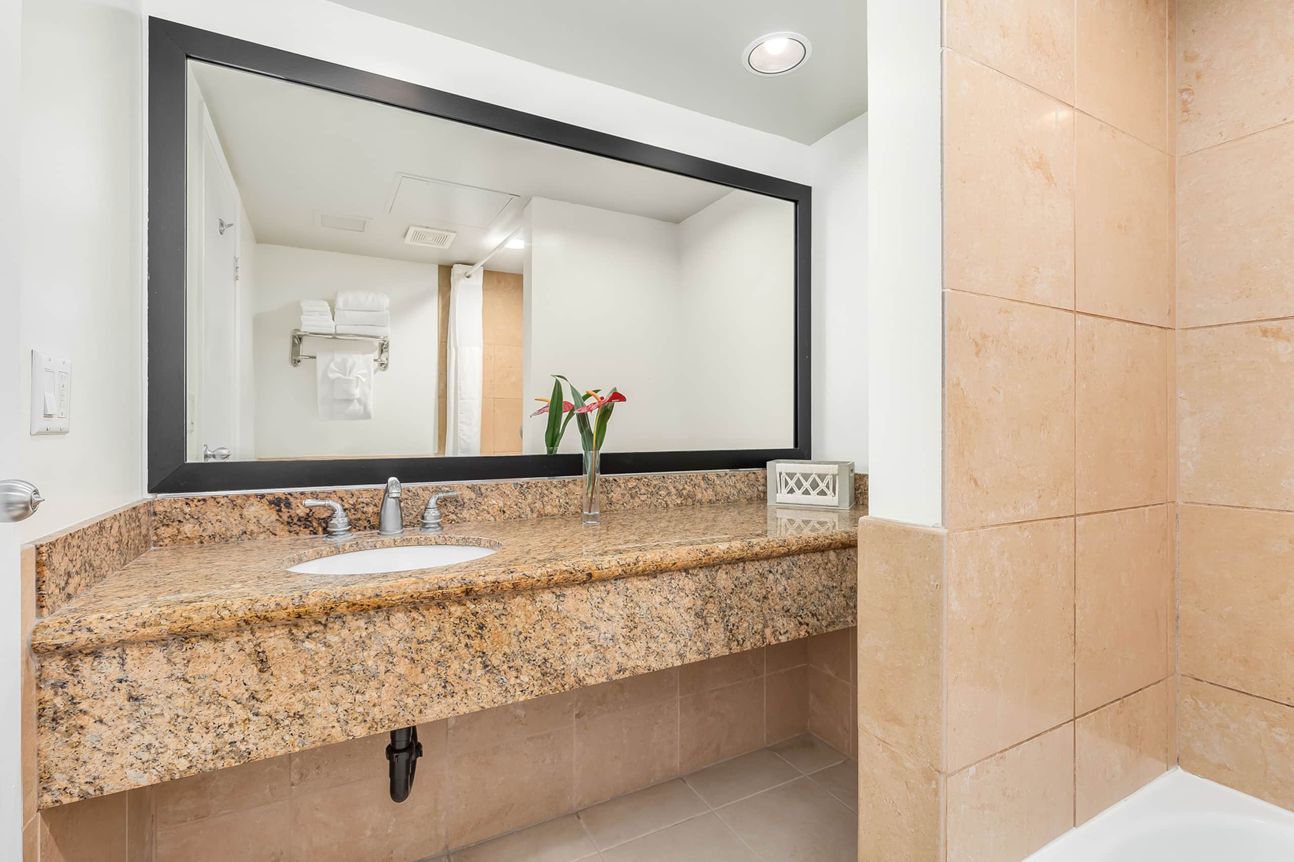 Condo in Honolulu · ★4.5 · Studio · 2 beds · 1 private bath - Image 10