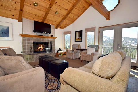 Chalet d' Aspet: Lake Views!Central Heat!Hot Tub!