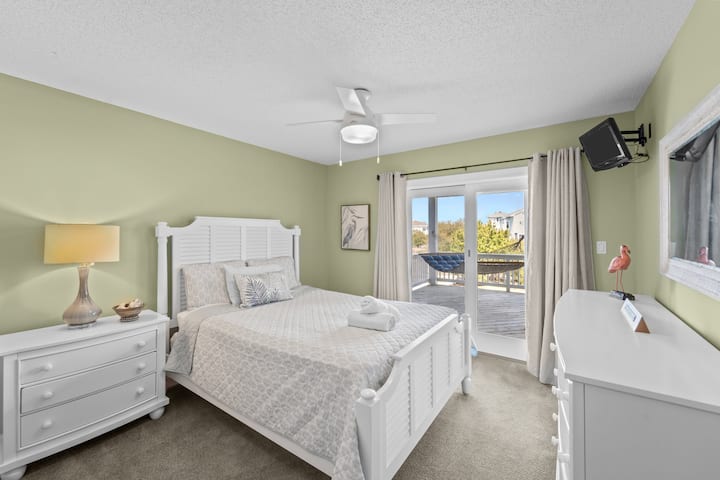 Srednja razina: 2 spavaće sobe s francuskim krevetom i kupaonica u hodniku