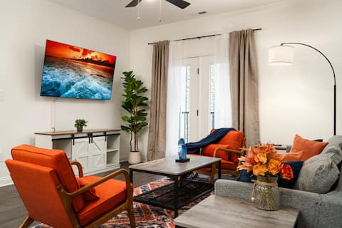 20 mins DT | Sleeps 10| Decadent Haven SpaciousGym