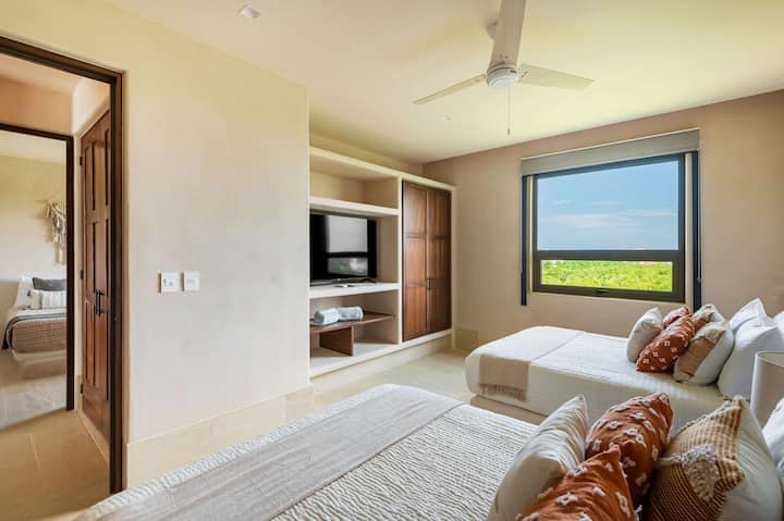 سريران بحجم كوين مع خزانة وتلفزيون 