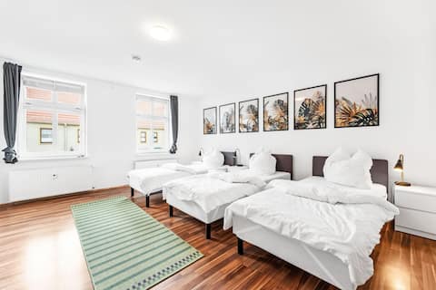 JÜT02 4-room apartment with balcony