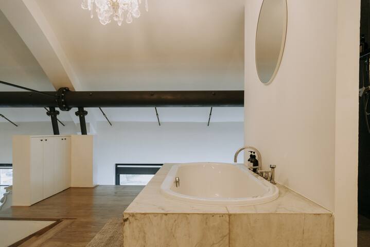 Magnificent loft – 3 bedroom duplex gallery image 5