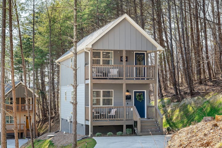 Ideal Location & Mountain Views: Chattanooga Home! - Chattanooga, TN