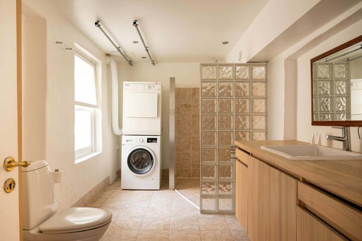 Charming 4BR Duplex in Nørrebro gallery image 5