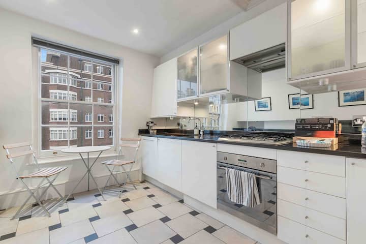 Top Floor 1 Bedroom Apartment  3 Mins To South Ken - Chelsea