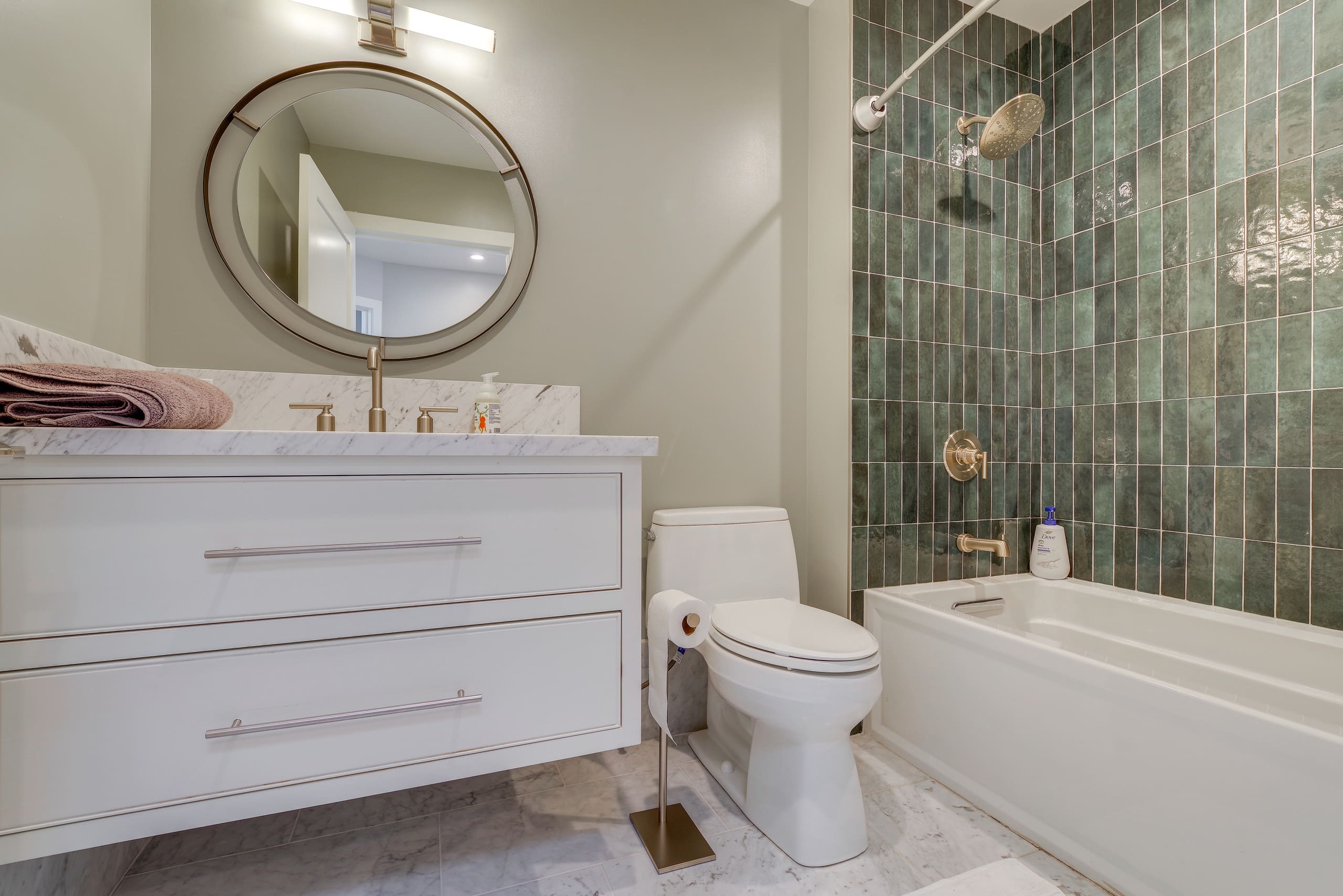Home in San Francisco · ★4.8 · 4 bedrooms · 4 beds · 3 baths - Image 18