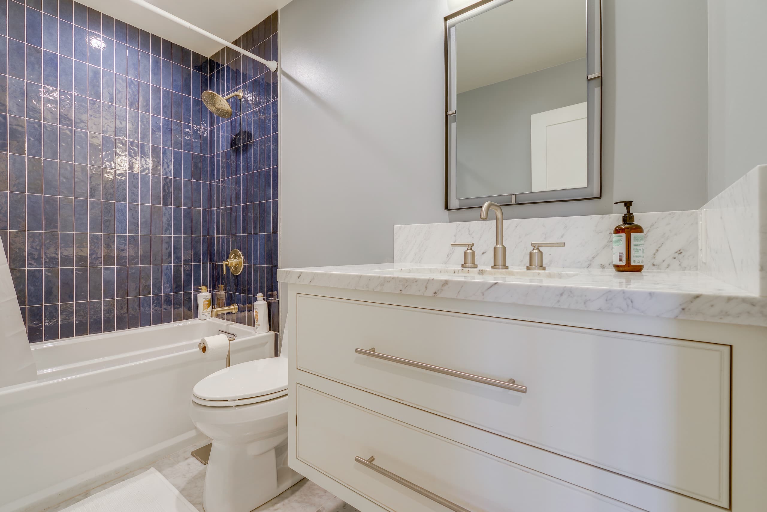 Home in San Francisco · ★4.8 · 4 bedrooms · 4 beds · 3 baths - Image 23