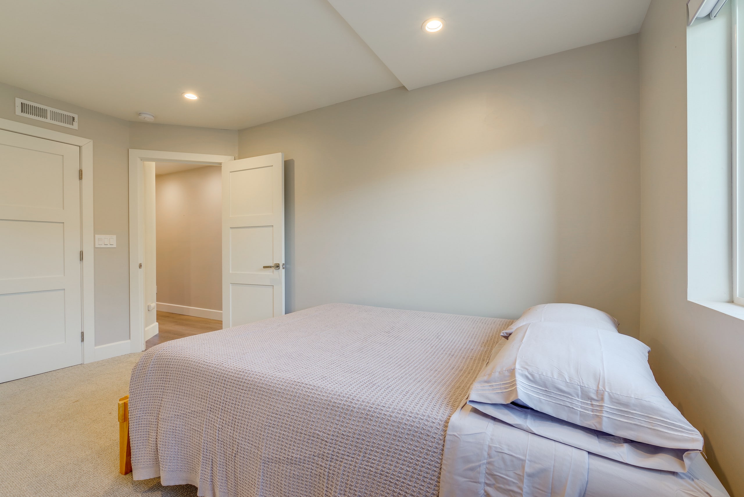 Home in San Francisco · ★4.8 · 4 bedrooms · 4 beds · 3 baths - Image 22
