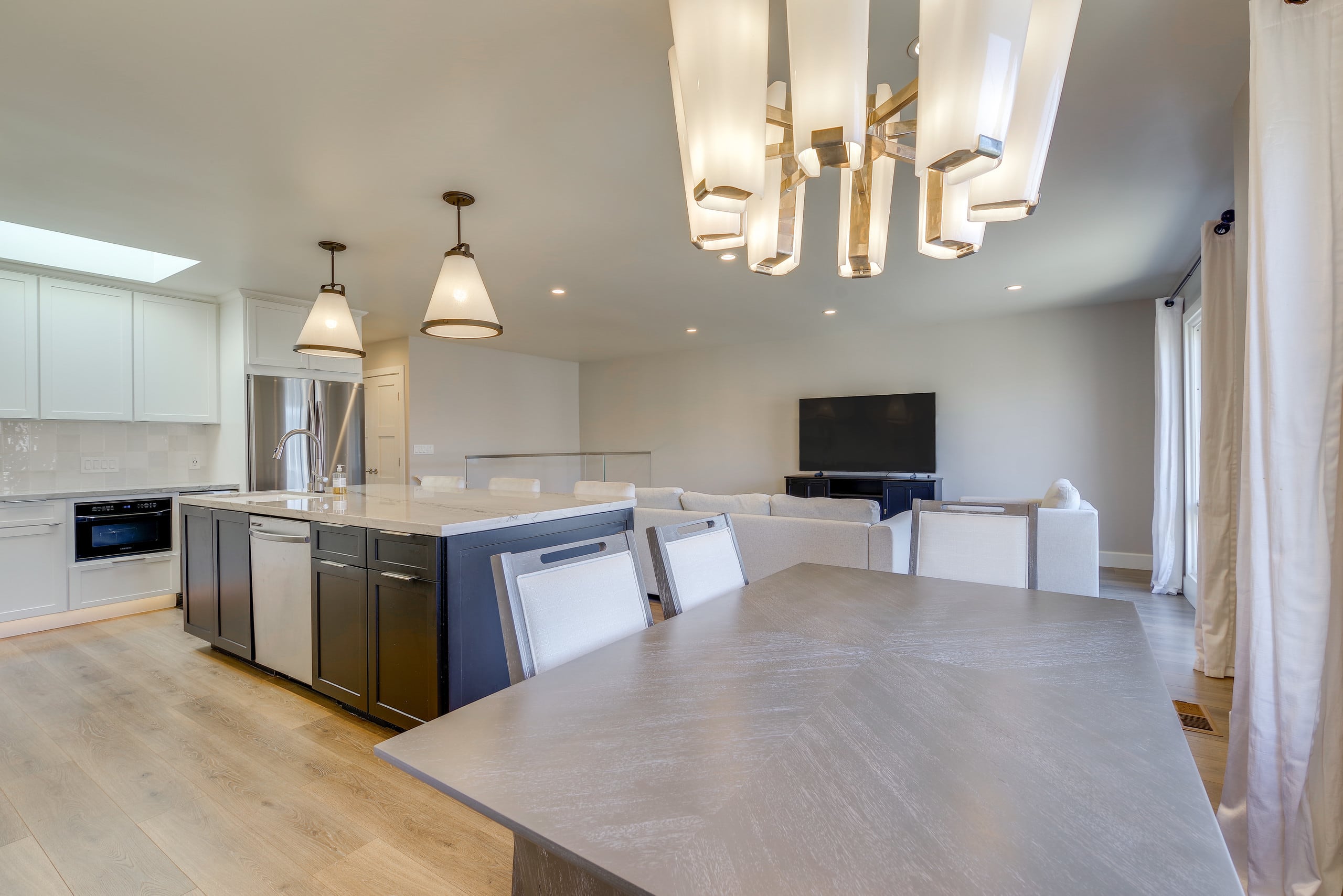 Home in San Francisco · ★4.8 · 4 bedrooms · 4 beds · 3 baths - Image 6