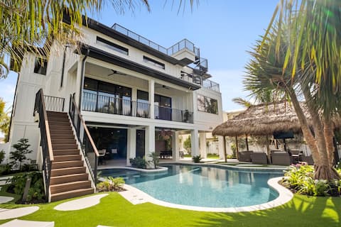 Coastal Elegance! Pool, Putting Green, Movie