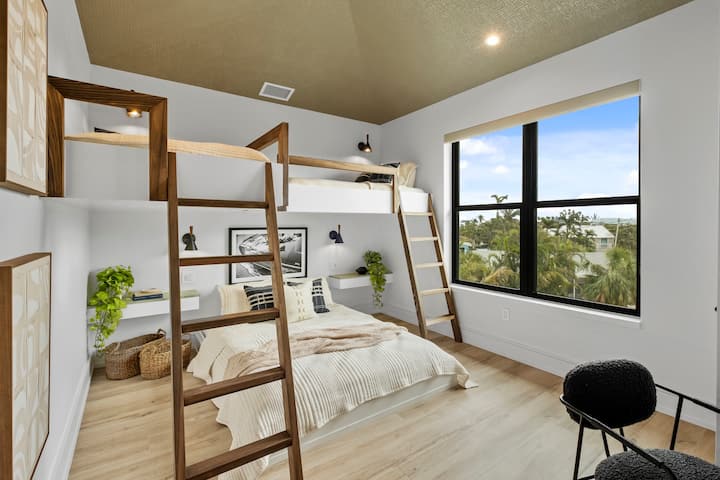 Tercer dormitorio, literas con camas de una plaza