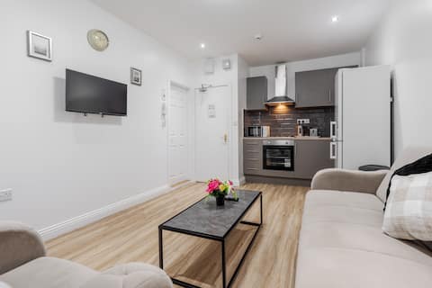 Popular Airbnb listing: TopFloor Apt | LikeHome | Long-Term | Free Parking in Old Swan