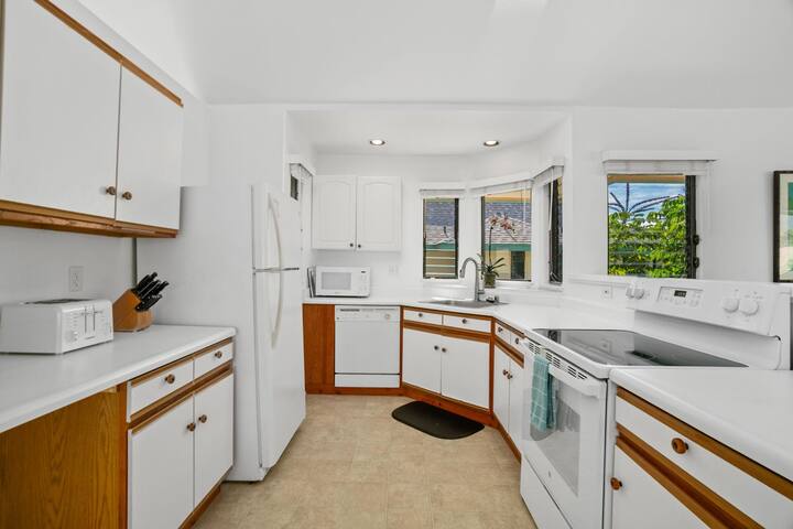 Hanalei Bay Villas 19, mountain & distant bay view gallery image 5